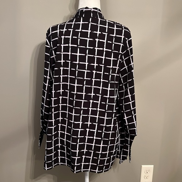 BLACK & WHITE LIGHT COVER PERFECT FOR BLACK DRESSES. TRAVEL ELEMENT - Picture 4 of 7